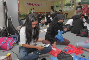 Sharp Gelar Kegiatan Peduli Lingkungan Di Sman 12 Bandung