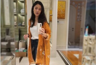 15 Mirror Selfie Dian Sastro dari Masa ke Masa