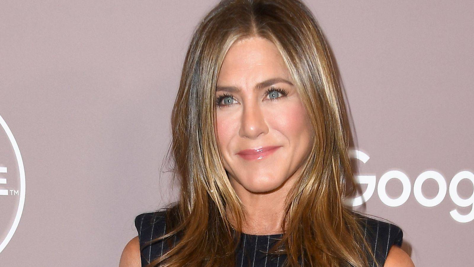 Viral Karena Mirip Jennifer Aniston