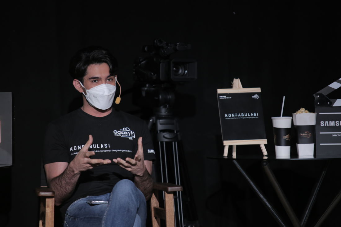 Reza Rahadian menyampaikan antusiasme nya beradu akting dengan Dian Sastrowardoyo dan bekerja kembali dengan Angga Dwimas Sasongko pada film besutan Galaxy Movie Studio 2021