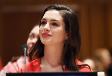 Anne Hathaway Akan Jadi Pembicara B20 Summit KTT G20 di Bali