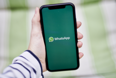 Pengguna WhatsApp di iOS Segera Bisa Bikin Stiker Sendiri